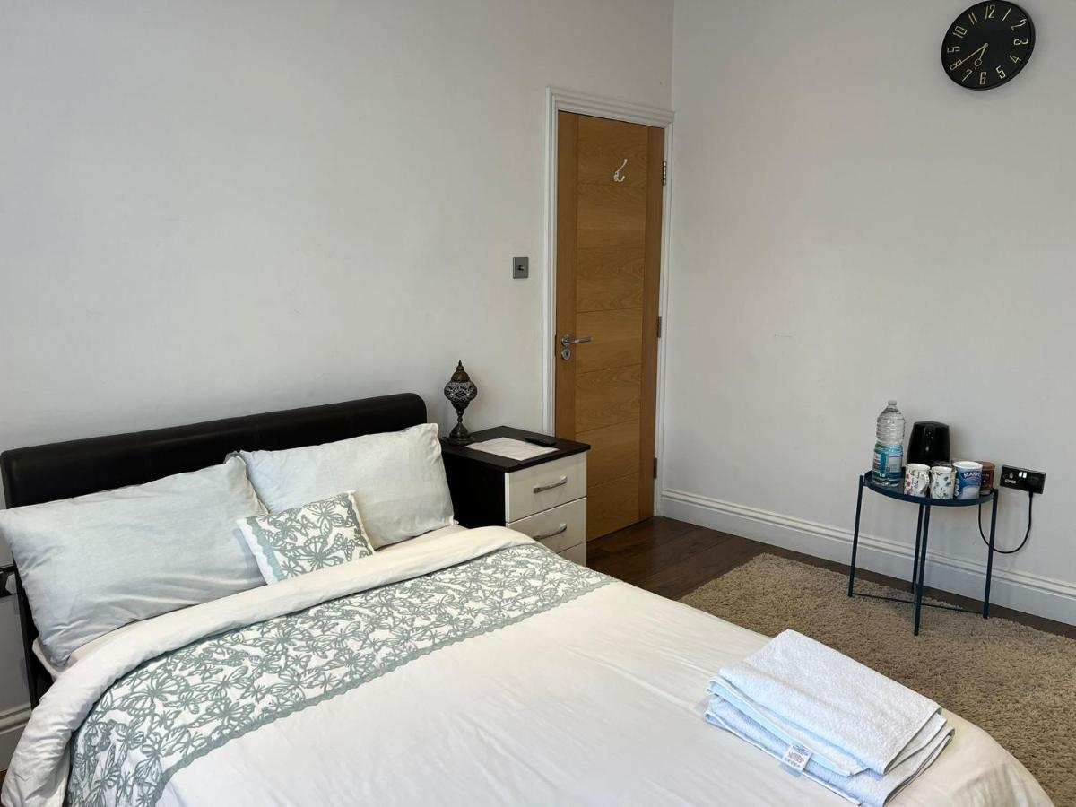 Deluxe Homestay Near Tottenham Hotspur Stadium ลอนดอน ภายนอก รูปภาพ