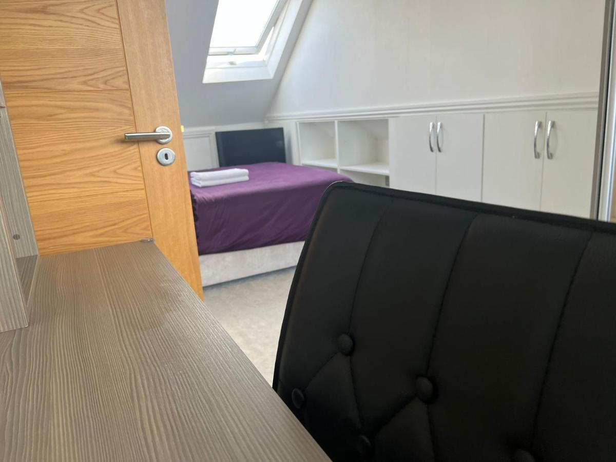 Deluxe Homestay Near Tottenham Hotspur Stadium ลอนดอน ภายนอก รูปภาพ