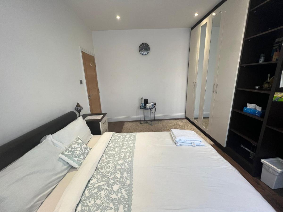 Deluxe Homestay Near Tottenham Hotspur Stadium ลอนดอน ภายนอก รูปภาพ